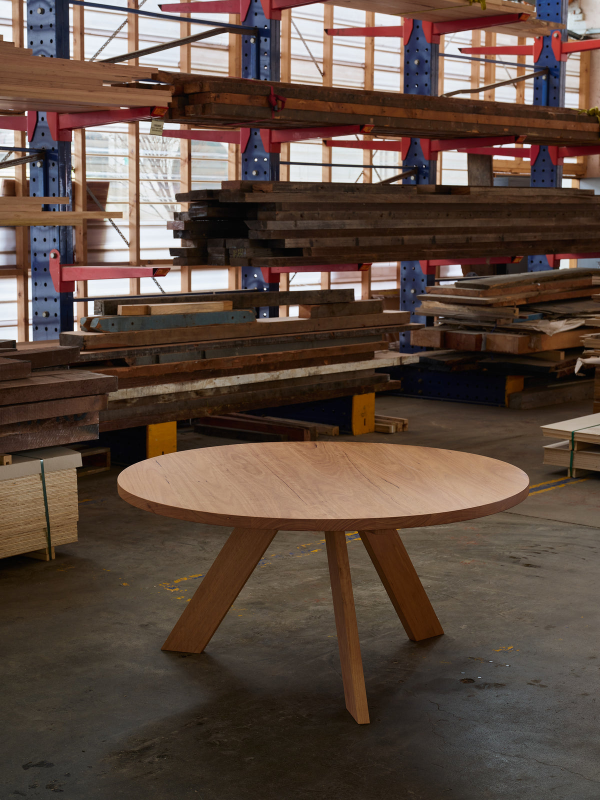 Tripod Lite Dining Table